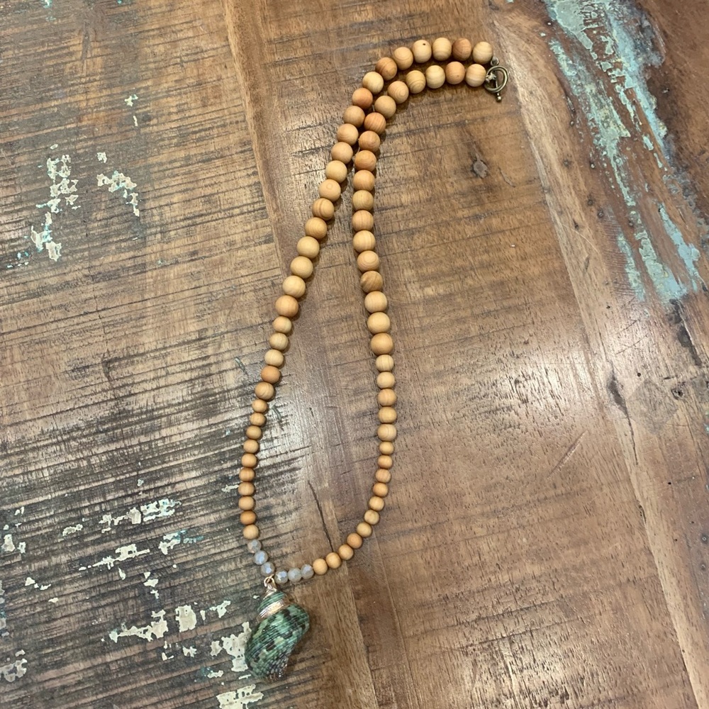 🌾 Artisan Shell Pendant Necklace